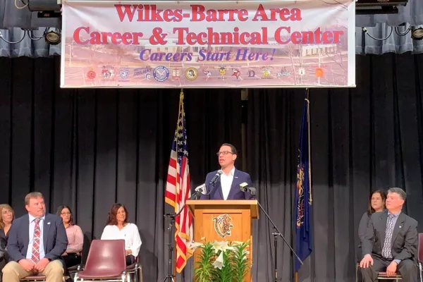 Governor Shapiro addressing students at Wilkes-Barre Vo-Tech 